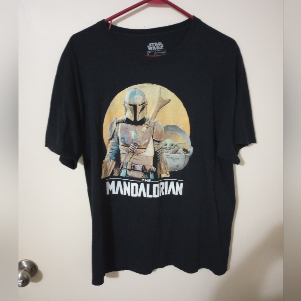 Star wars men's size large the mandorian black T-shirt